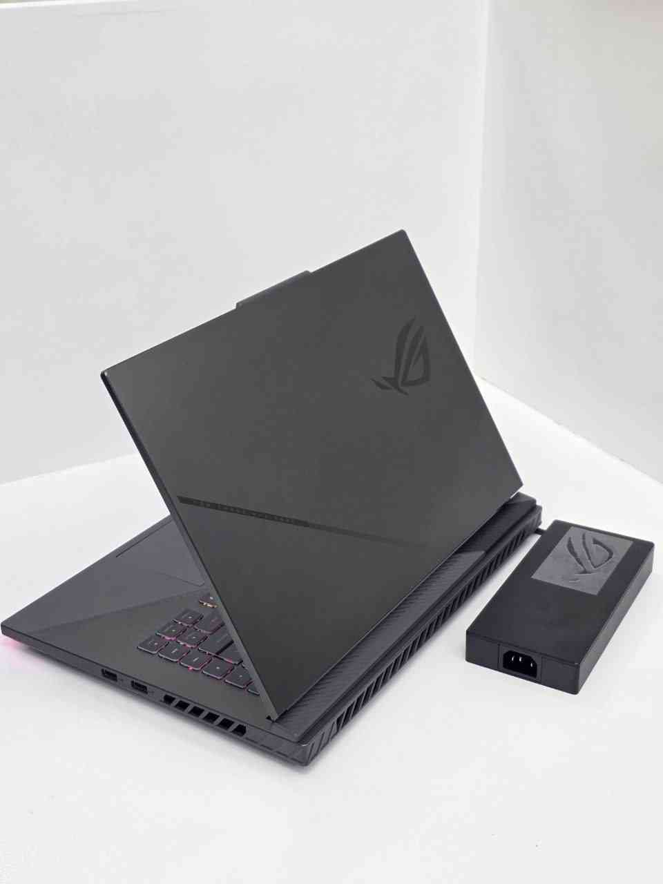 Asus Pro Strix G16 AMD Ryzen 9 8940HX Laptop