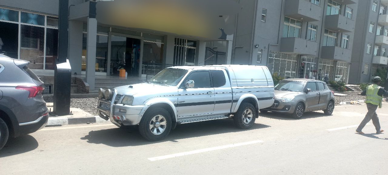 2005 Model-Mitsubishi L200