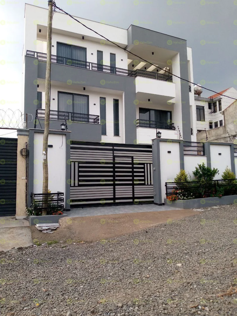 250 ካሬ የሚሸጥ G+2 ቤት በሰሚት