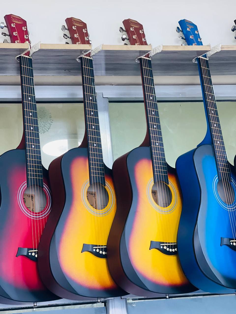 Siltron Box Guitar