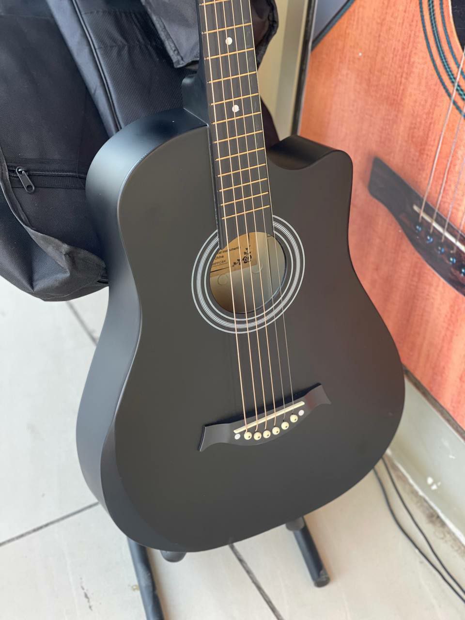 Siltron Box Guitar