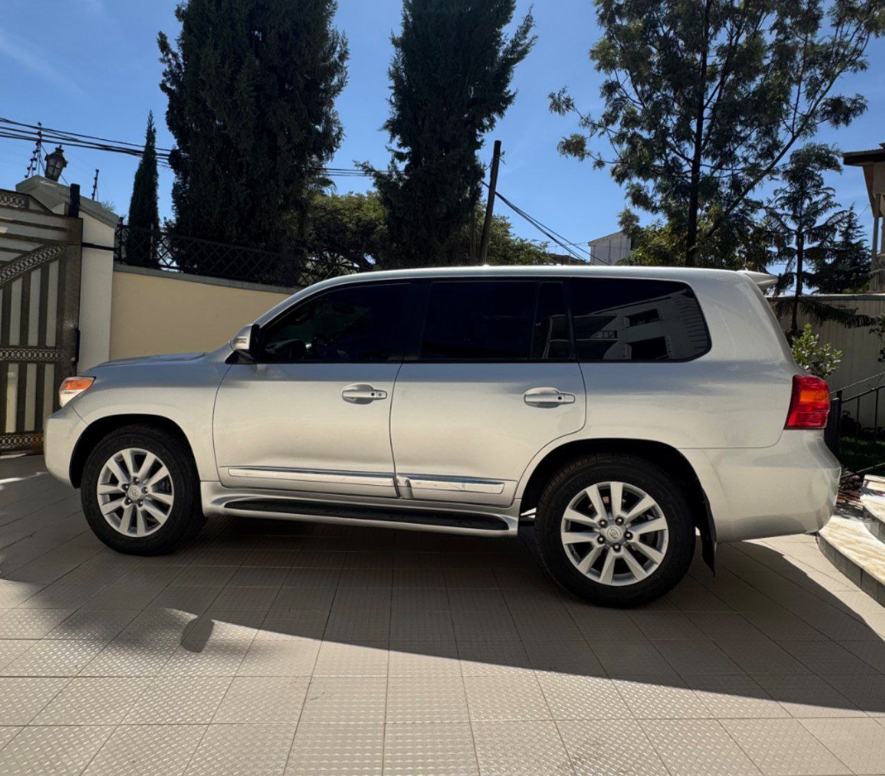 2014 Model-Toyota Land Cruiser V8 VXR