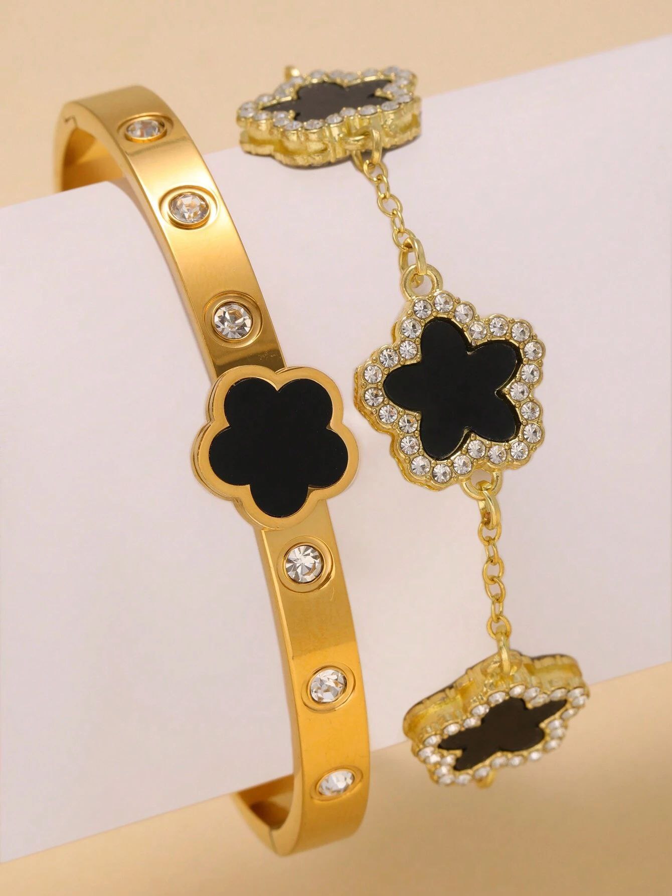 2 Sets of Bracelet
