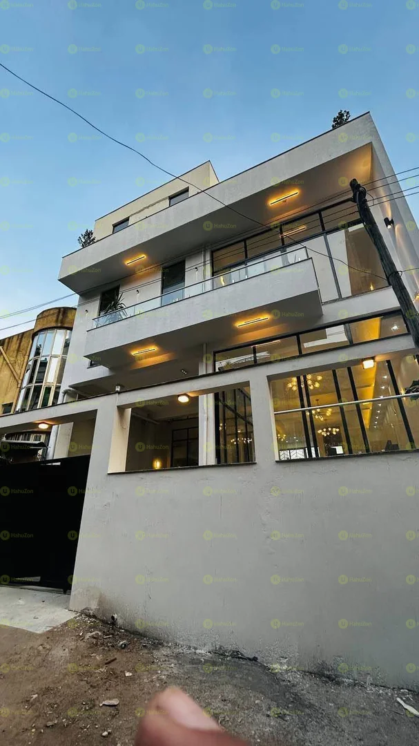 175 ካሬ የሚሸጥ G+3 ቤት በመገናኛ