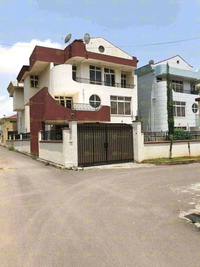 250 ካሬ የሚሸጥ G+2 ቤት በአያት