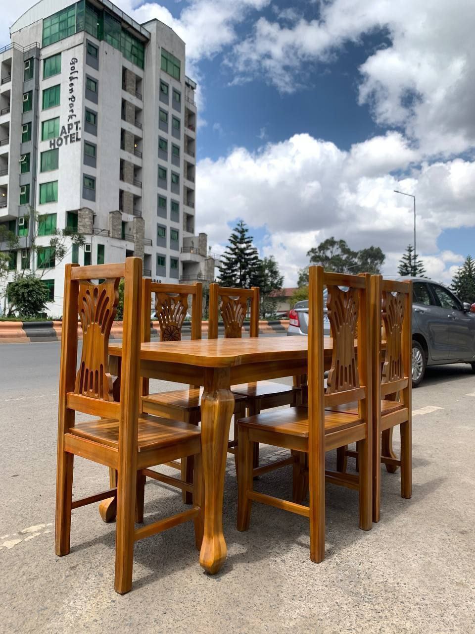 ባለ 6 ወንበር የምግብ ጠረንጴዛ