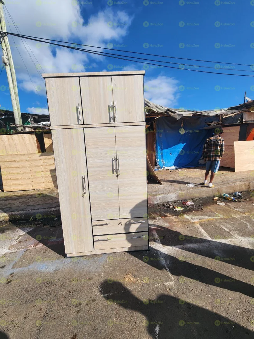 ተደራራቢ ላምነትድ ቁምሳጥን