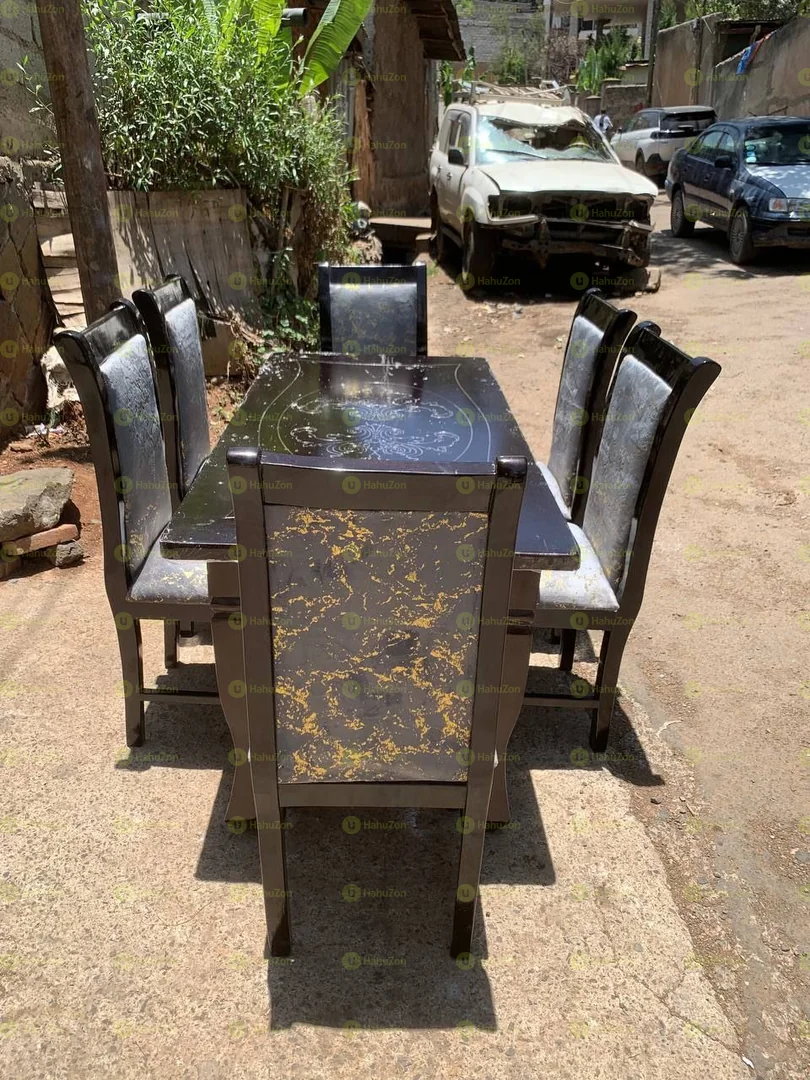 ባለ 6 ወንበር የምግብ ጠረጴዛ