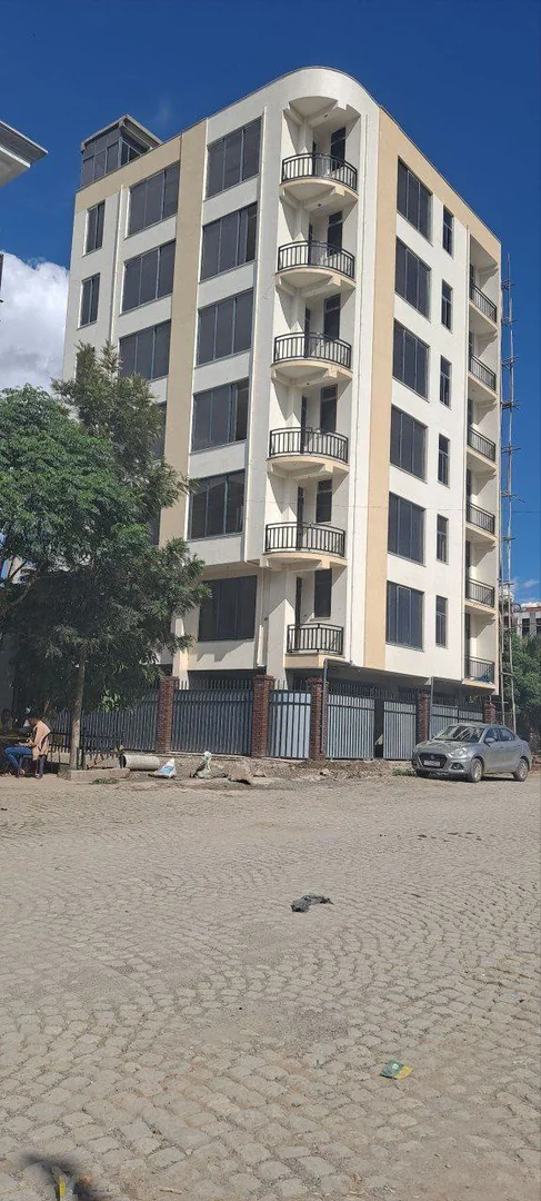183 ካሬ የሚሸጥ G+6 አፓርትመንት ሀይሌ ጋርመንት