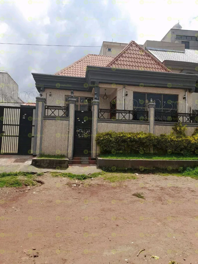 200 ካሬ የሚሸጥ ቪላ ቤት በሰሚት