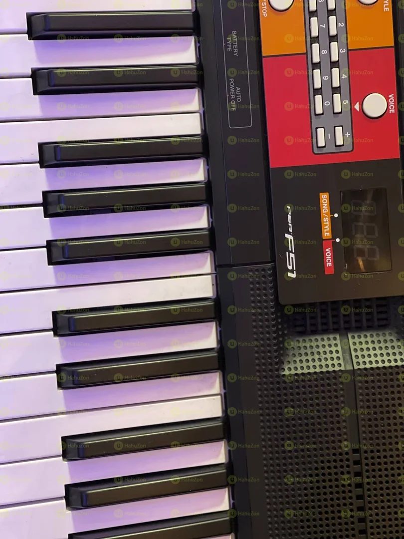 Yamaha F51 Keyboard