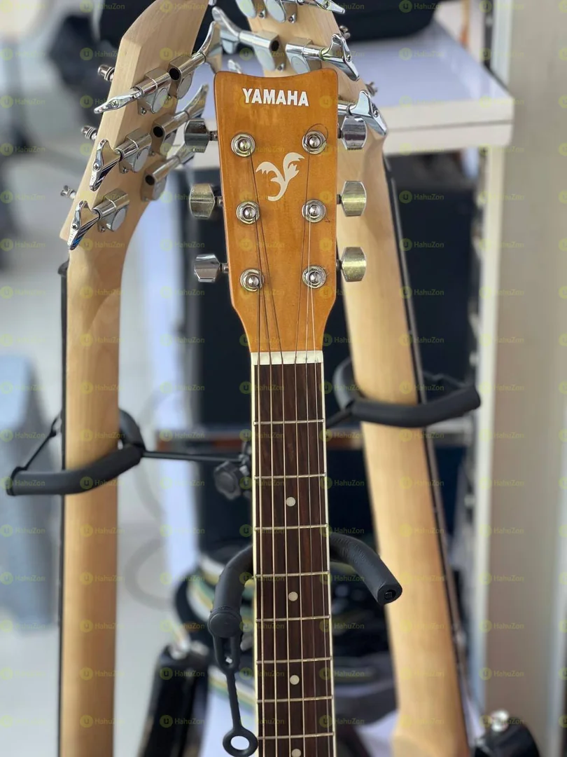 Yamaha F340 Guitar