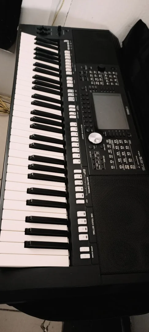 Yamaha PSR 975 Keyboard