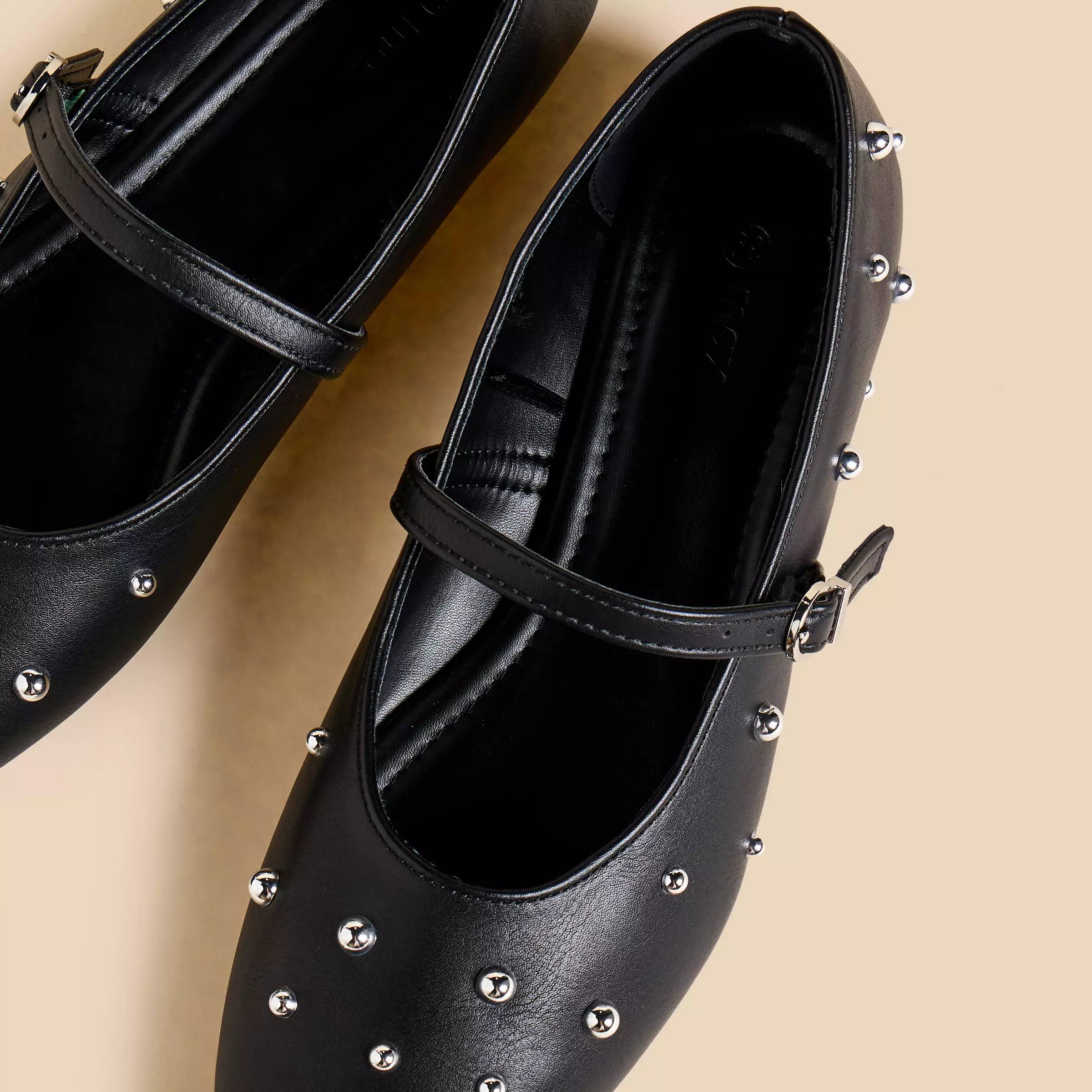 Max Embellished Ballerina Shoe With Buckle Closure