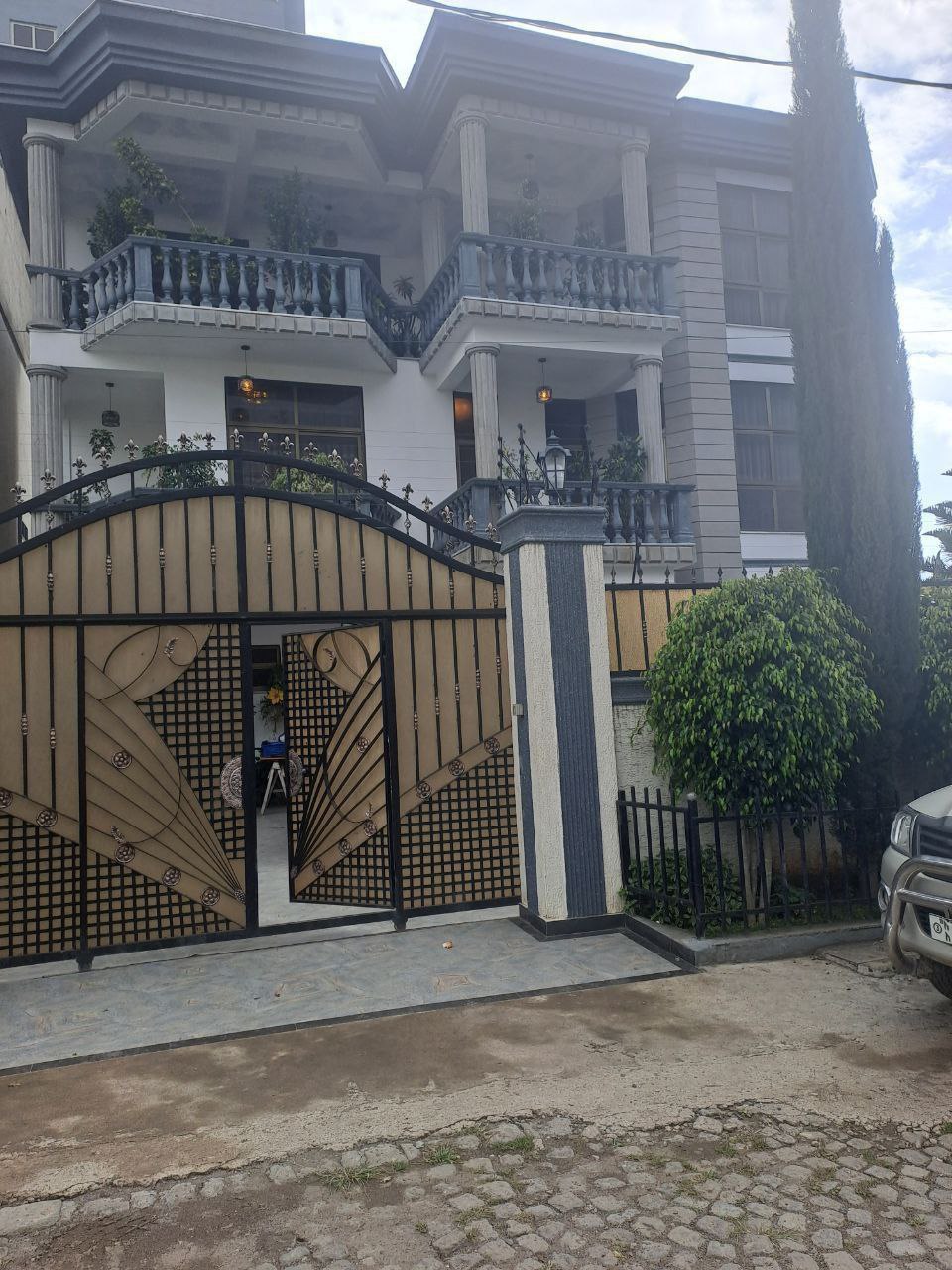 375 ካሬ የሚሸጥ G+2 ቤት በአያት