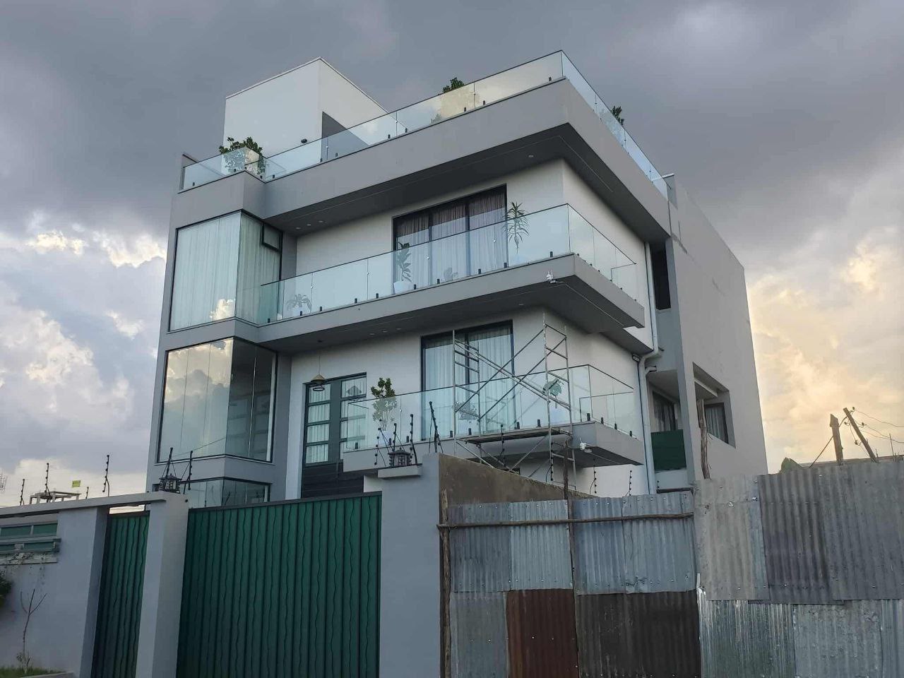 250 ካሬ የሚሸጥ G+3 ቤት በቦሌ ቡልቡላ