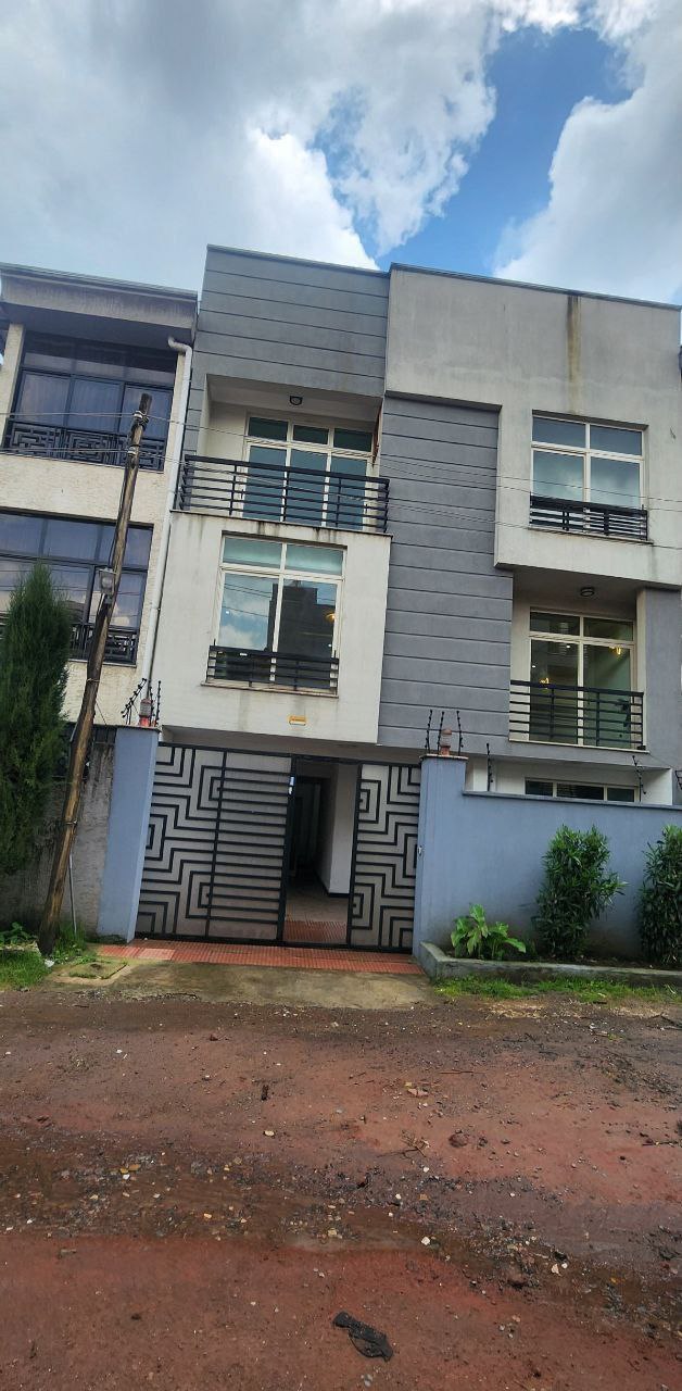 105 ካሬ የሚሸጥ G+2 ቤት በአያት
