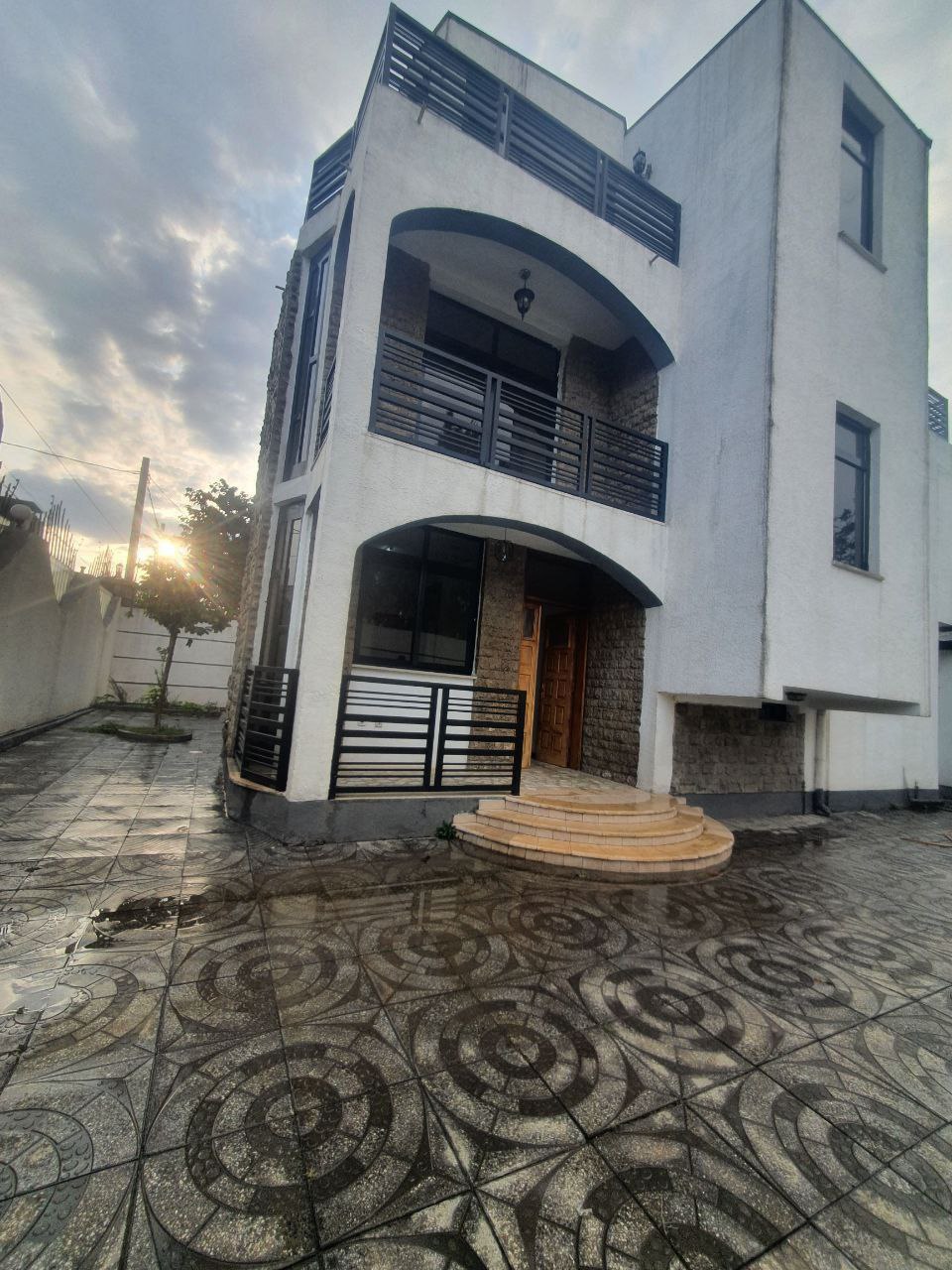 312 ካሬ G+2 የሚሸጥ ቤት በመገናኛ ቶቶት