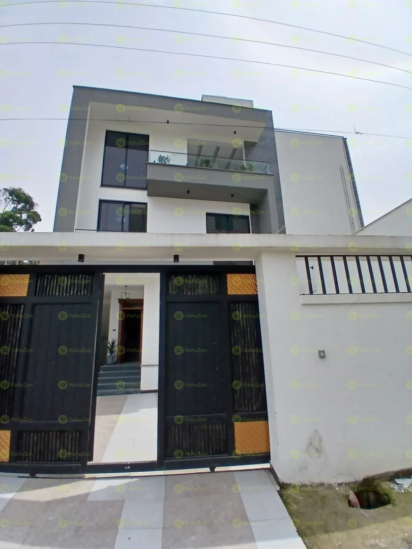 170 ካሬ የሚሸጥ G+2 ቤት በመገናኛ ሴንቸሪ ሞል