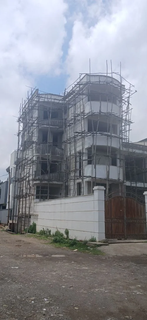 250 ካሬ የሚሸጥ G+3 ቤት በሰሚት