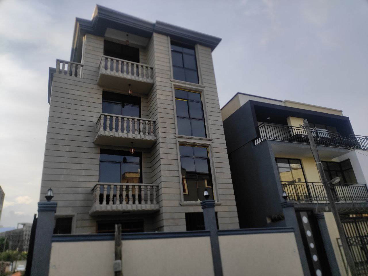 116 ካሬ የሚሸጥ G+3 ቤት በአያት