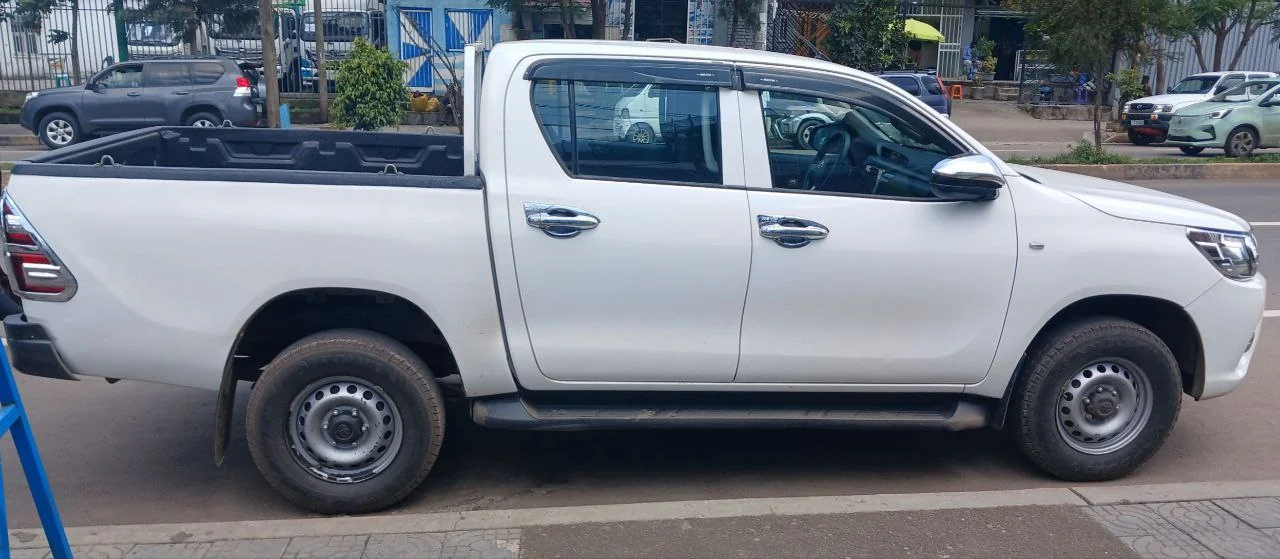 2017 Model-Toyota Hilux Dubl cap