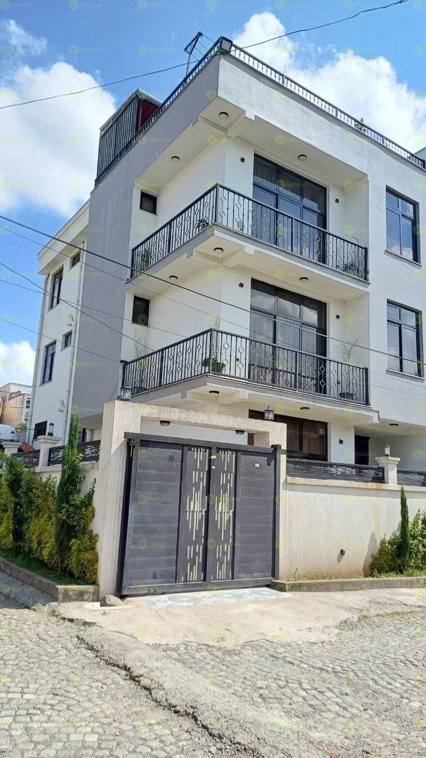 153 ካሬ የሚሸጥ G+2 ቤት በፊጋ