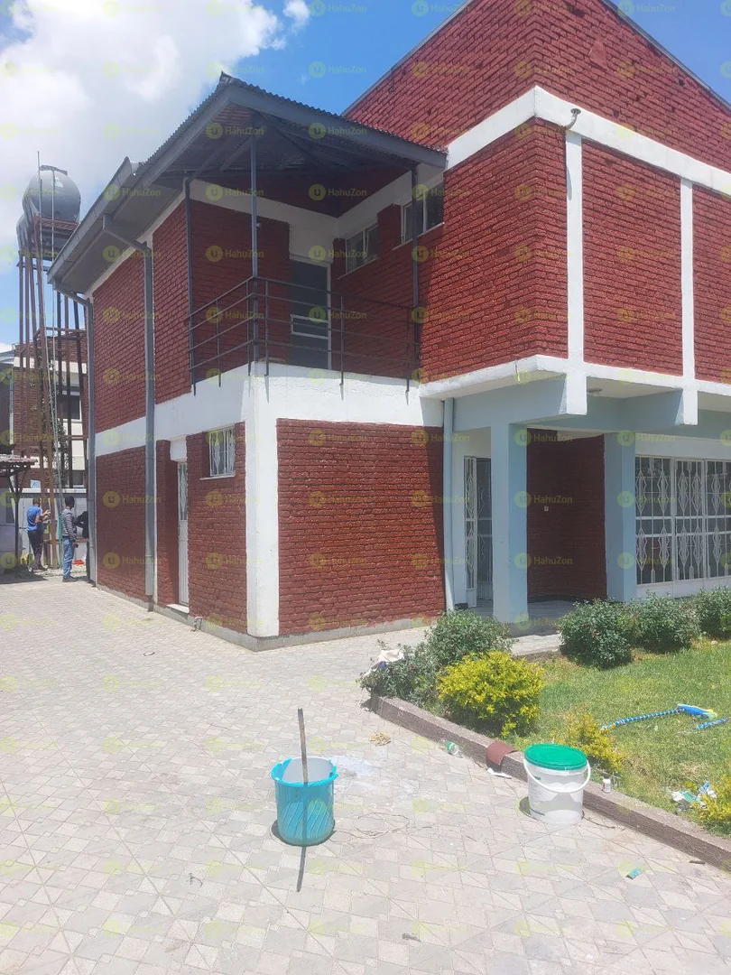 300 ካሬ የሚሸጥ G+1  ቤት በአያት