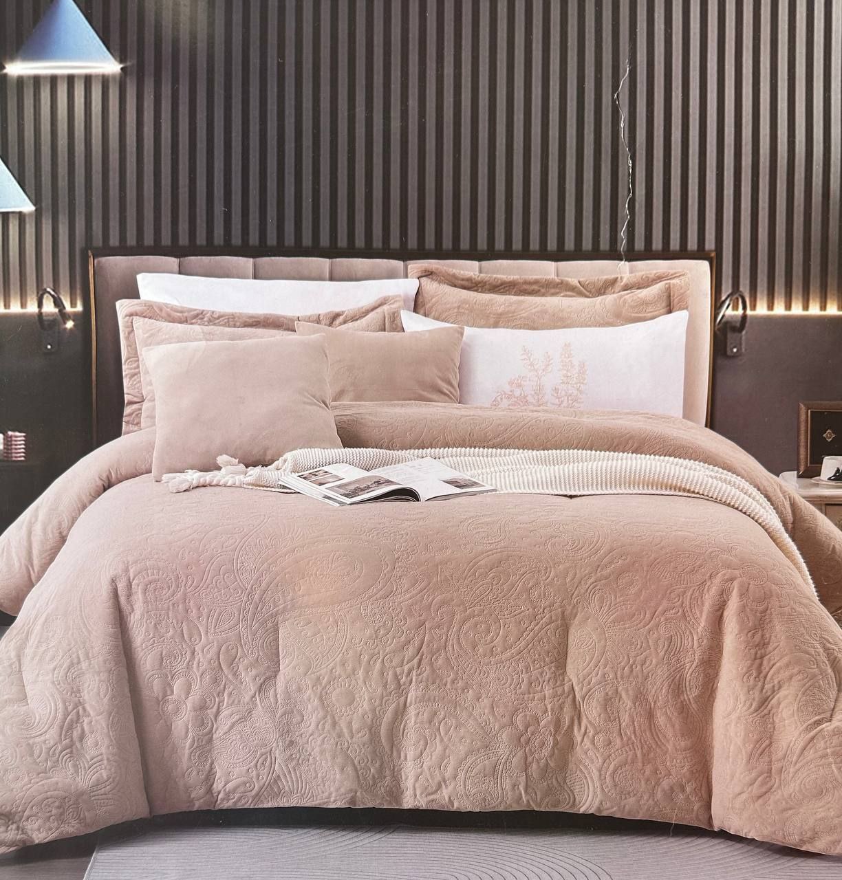 8 Pcs Comforter Set