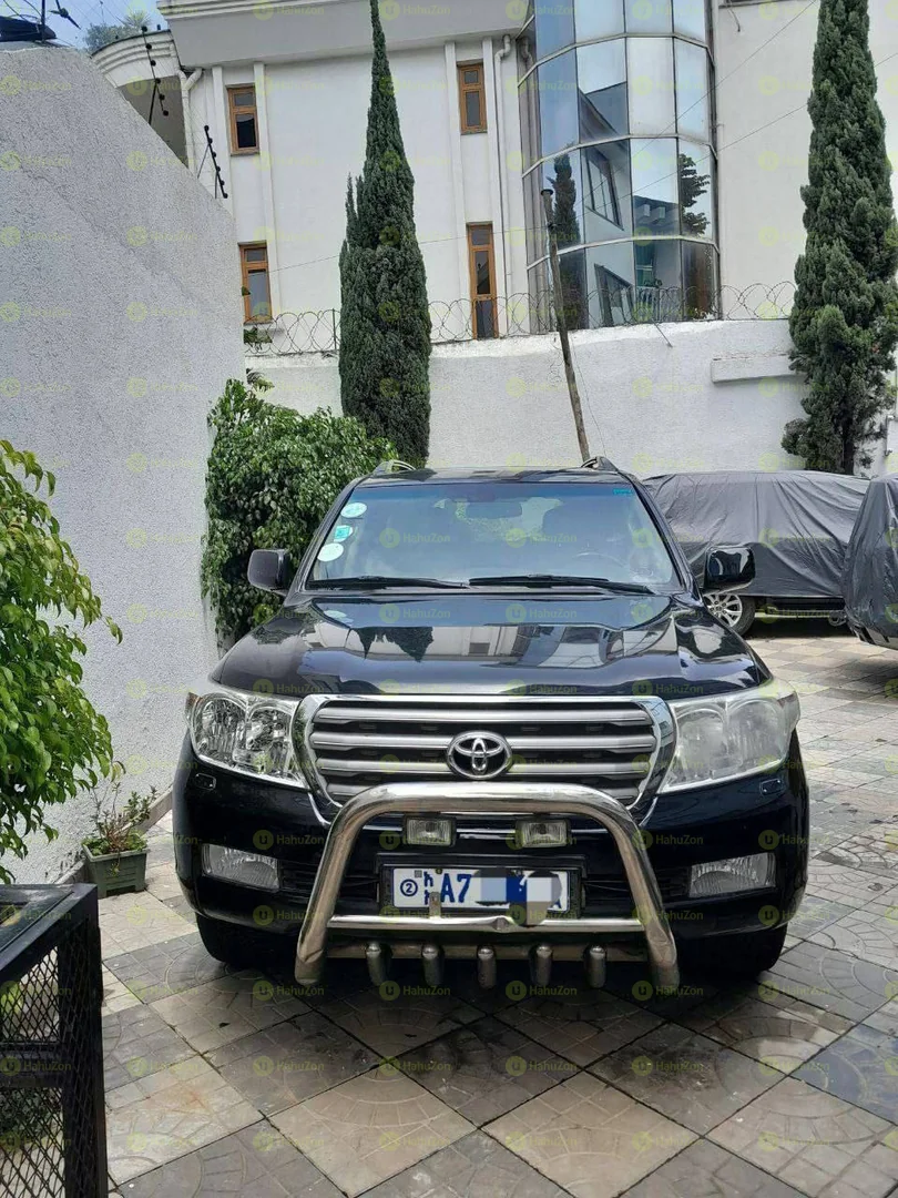 2013 Model-Toyota Landcruiser V-XR