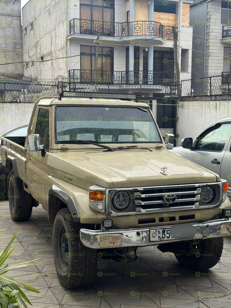 1990 Model-Toyota Land Cruiser