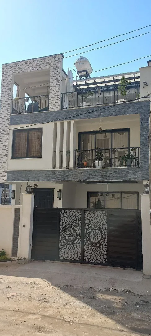 175 ካሬ የሚሸጥ G+2 ቤት በሰሚት 72