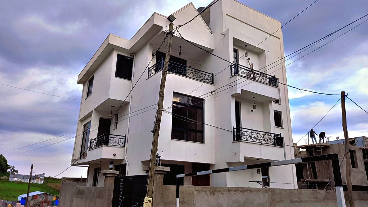 175 ካሬ የሚሸጥ G+2 ቤት በሰሚት 72