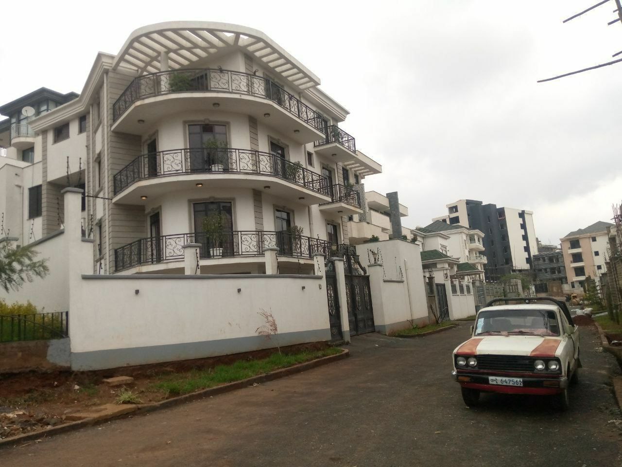 500 ካሬ የሚሸጥ G+3 ቤት በሲኤምሲ