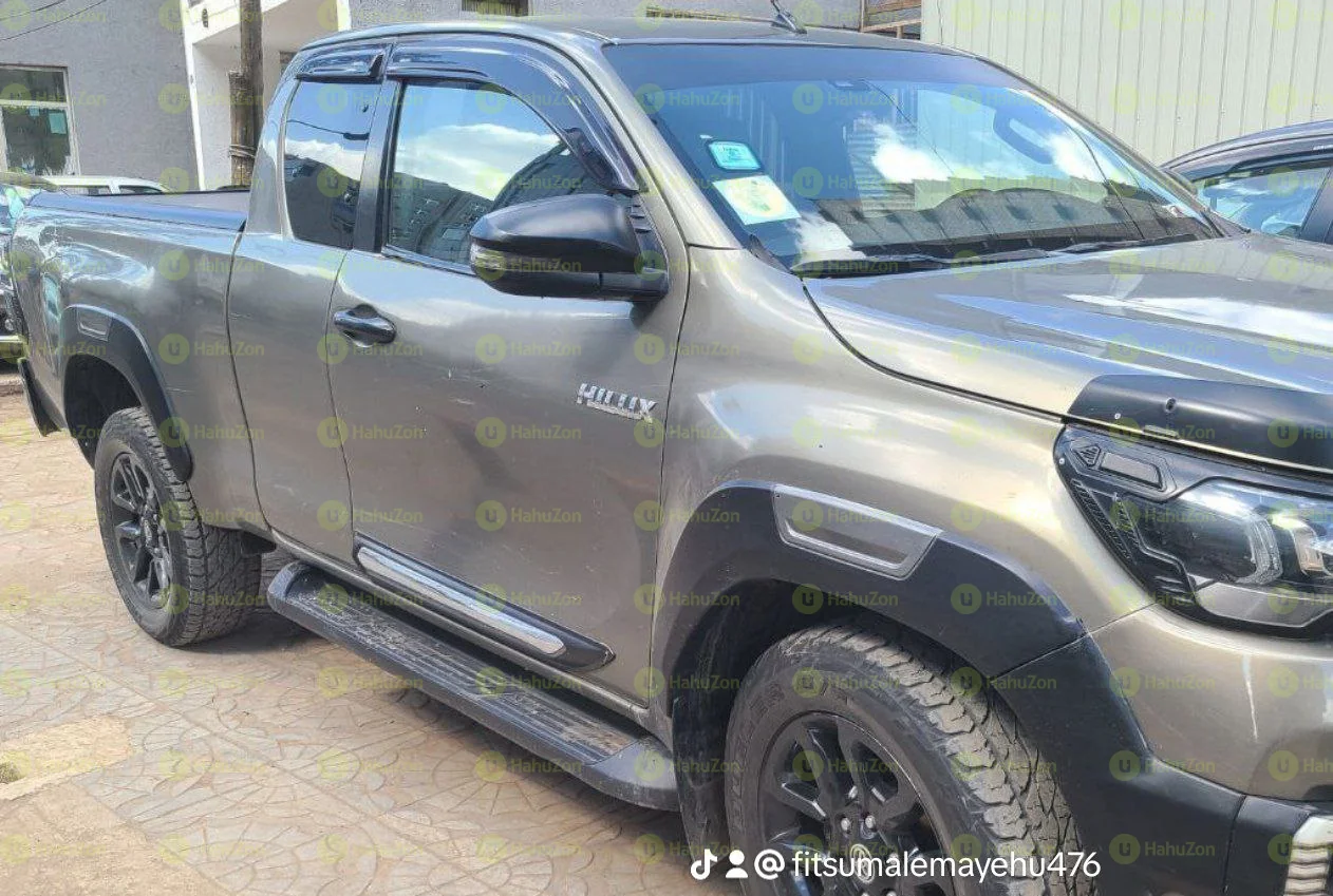 2022 Model-Toyota Hilux Invincible Kincup