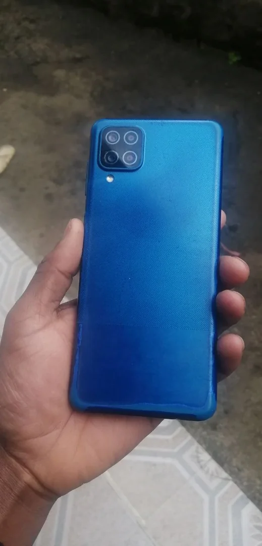 Samsung A12