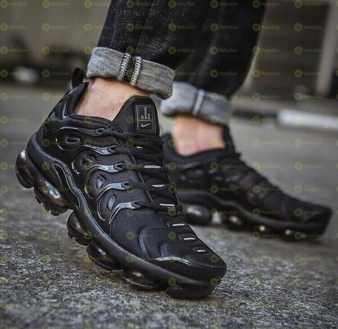 NlKE Air Vapormax Plus Triple Black Shoes