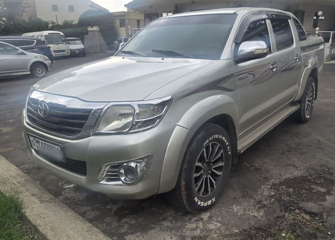 2013 Model-Toyota Hilux Dabel Cap