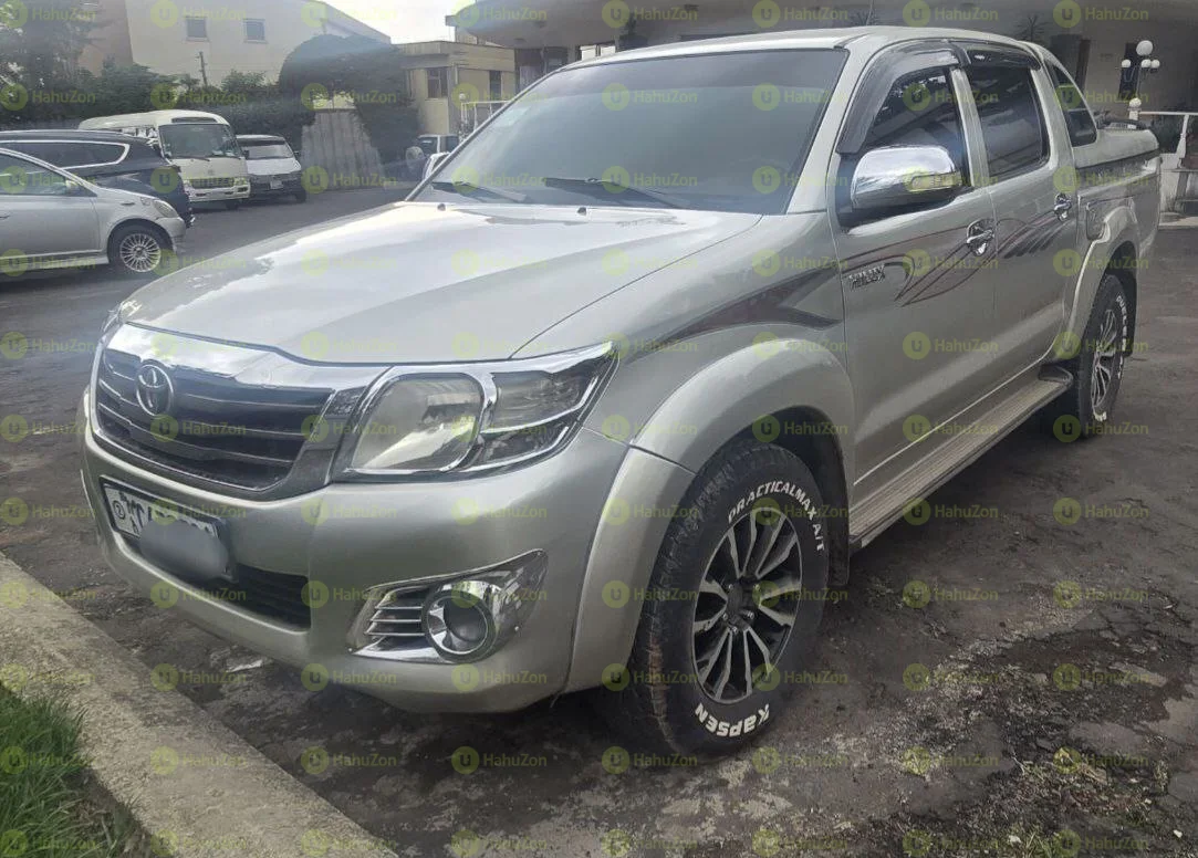 2013 Model-Toyota Hilux Dabel Cap