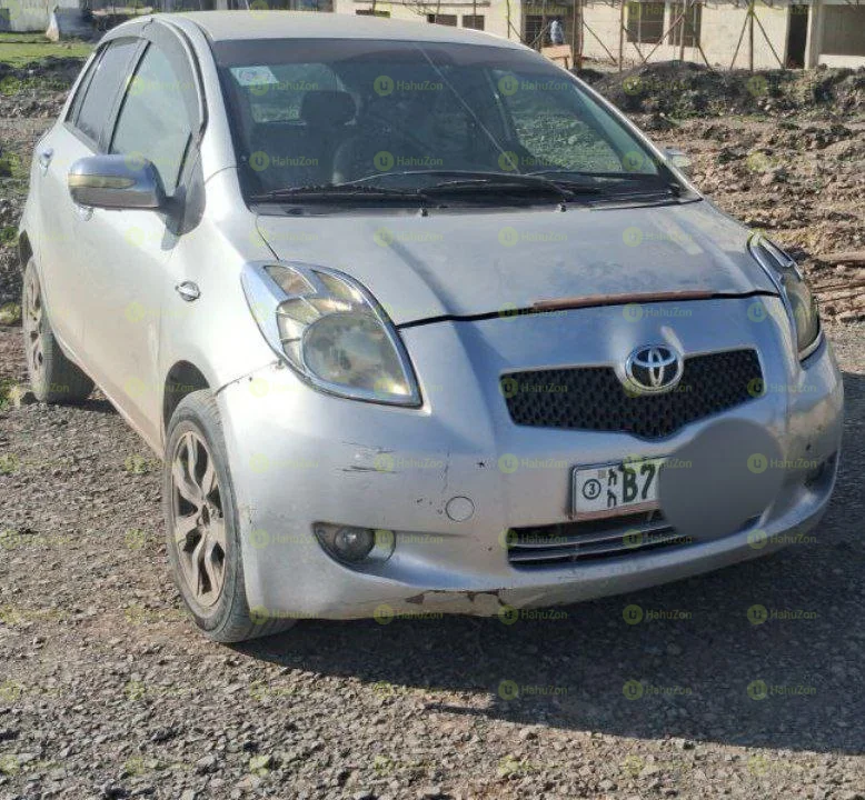 2005 Model-Toyota Yaris Compact