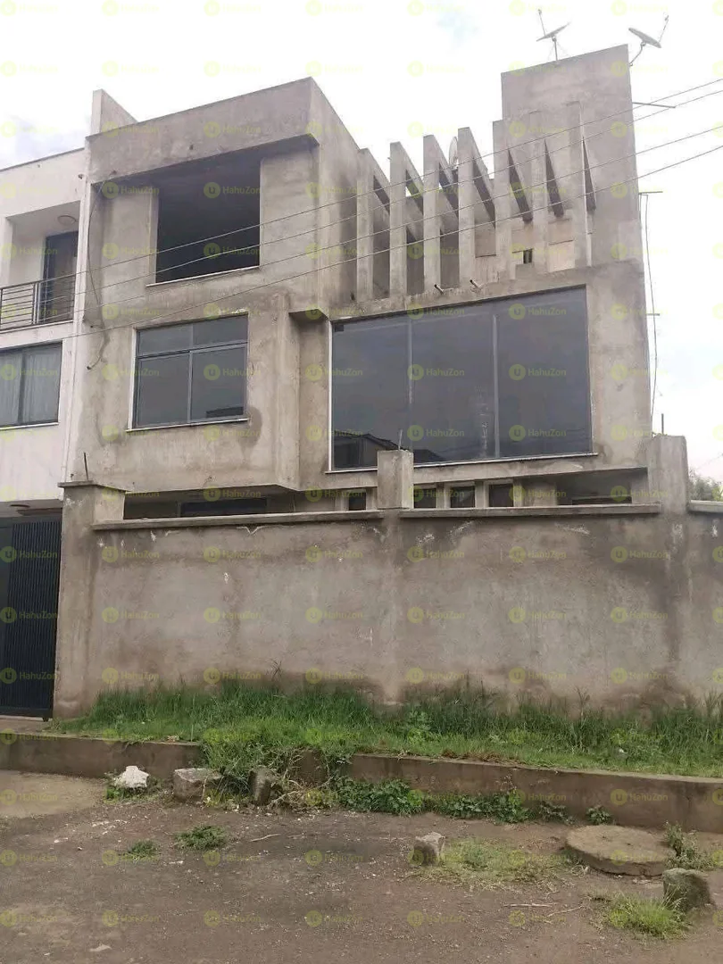 250ካሬ የሚሸጥ G+2 ቤት በ ሰሚት