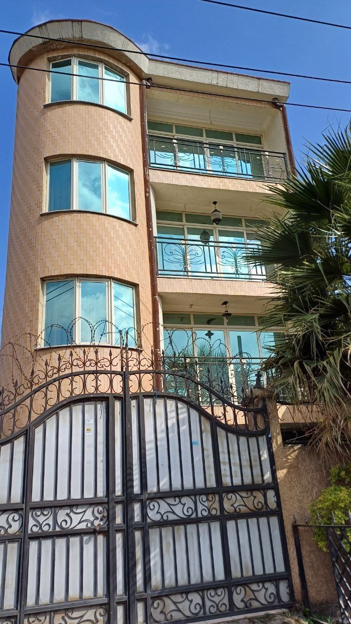 105 ካሬ የሚሸጥ G+3 ቤት በጎሮ ኮንፓውንድ