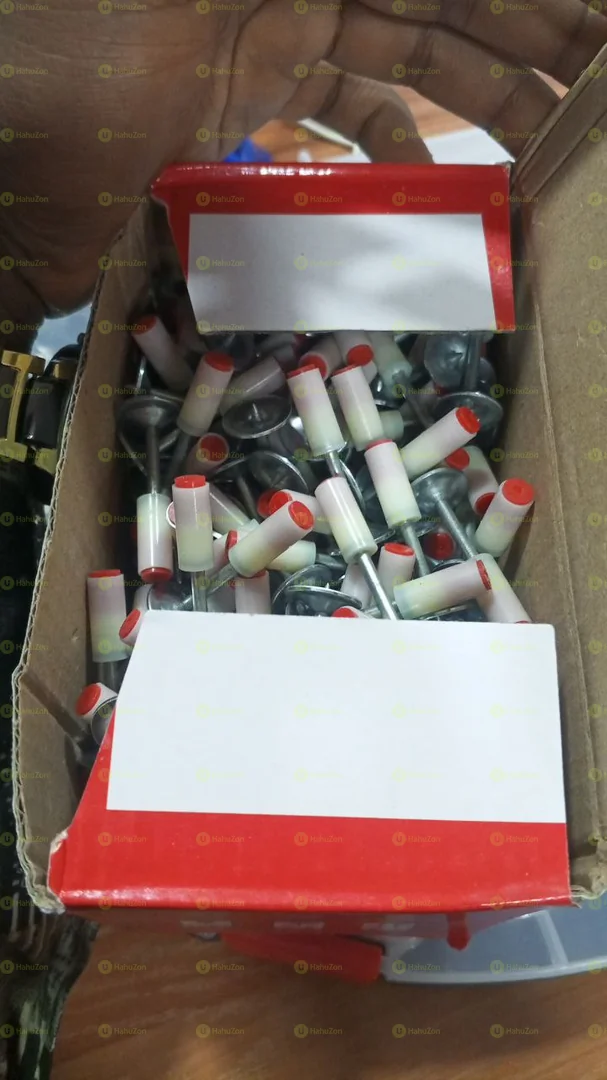 ማንዋል ሪቤት መምቻ ሚስማር