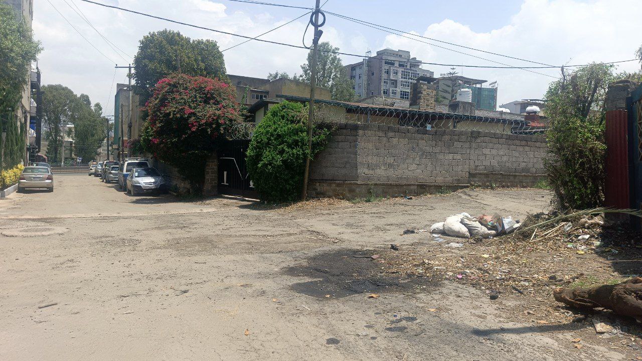 690 ካሬ የሚሸጥ የድሮ ቪላ ቤት በብስራተ ገብርኤል