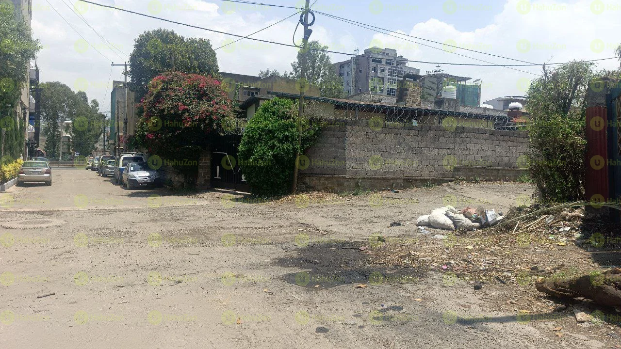 690 ካሬ የሚሸጥ የድሮ ቪላ ቤት በብስራተ ገብርኤል