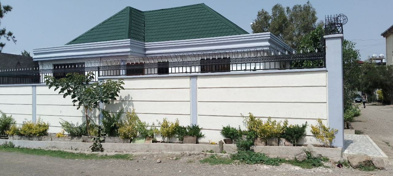 300 ካሬ የሚሸጥ ዘመናዊ ቪላ ቤት በጀሞ ሚካኤል