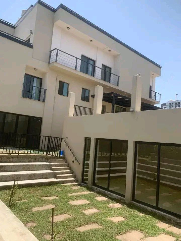 1726 ካሬ የሚሸጥ ቤት በመሀል አዲስ አበባ