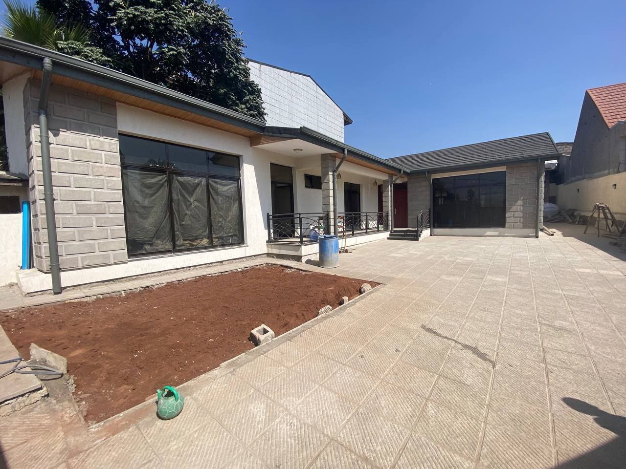 471 ካሬ የሚሸጥ ቪላ ቤት በጦር ሀይሎች