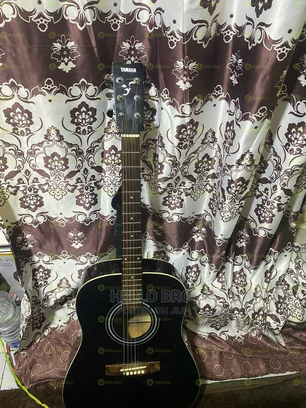 Yamaha Box Guitar