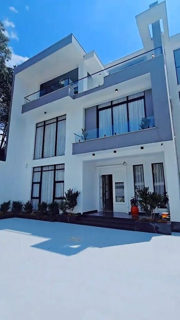 325 ካሬ የሚሸጥ G+2 ቤት በሳሊተ ምህረት